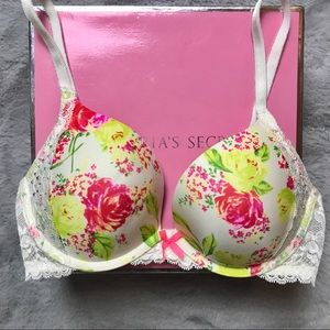 Victoria's Secret Intimates & Sleepwear - Victoria’s Secret bra - 32- D Excellent condition Victoria's Secret Intimates & Sleepwear - Victoria’s Secret bra - 32- D Excellent condition